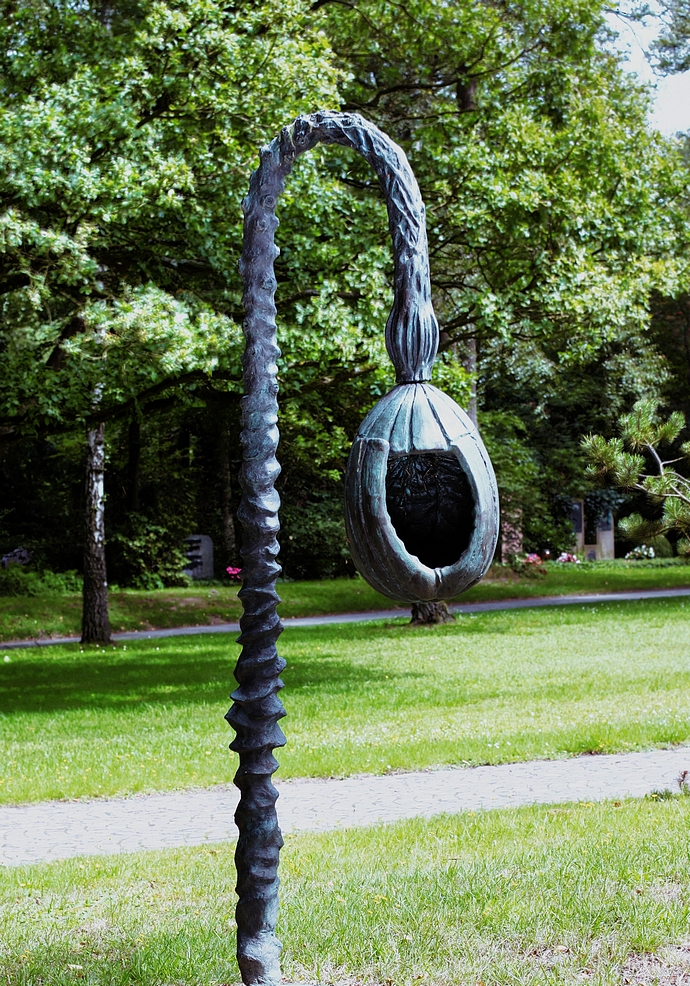 Rika Unger: 'Lebenshoffnung' Zyklus aus 8 Bronzeplastiken - Waldfriedhof Lauheide